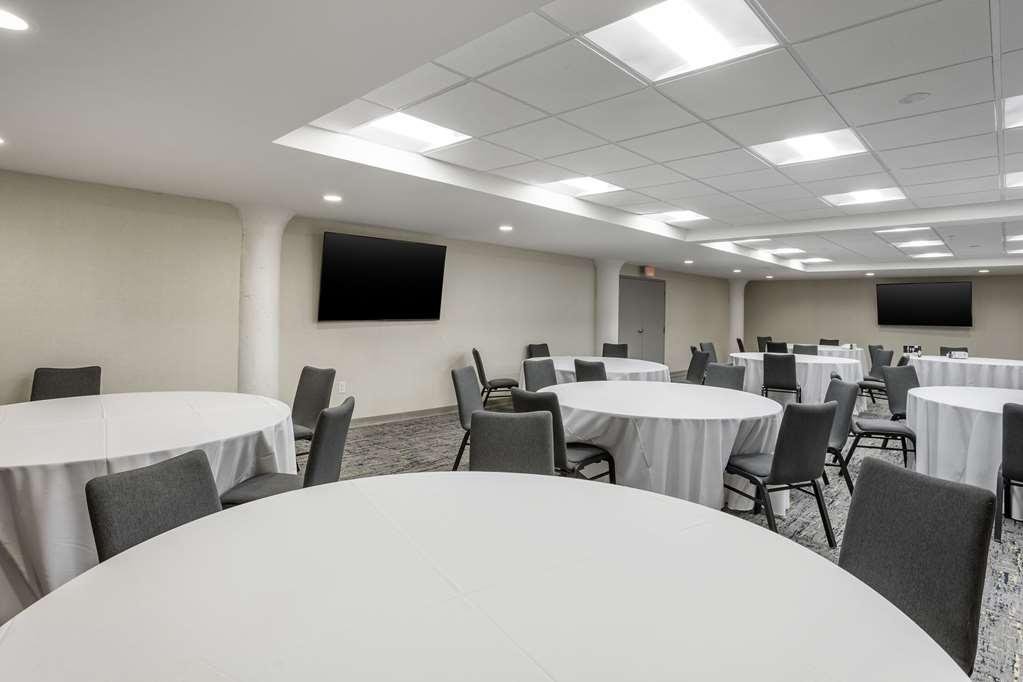 Comfort Inn & Suites Newark Liberty International Airport Facilities photo