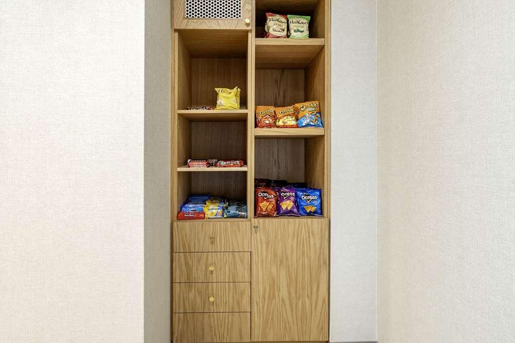 Comfort Inn & Suites Newark Liberty International Airport Facilities photo